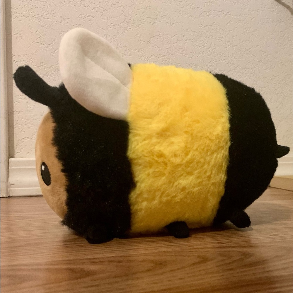 Fuzzy plush bee ** - Picture 2 of 3